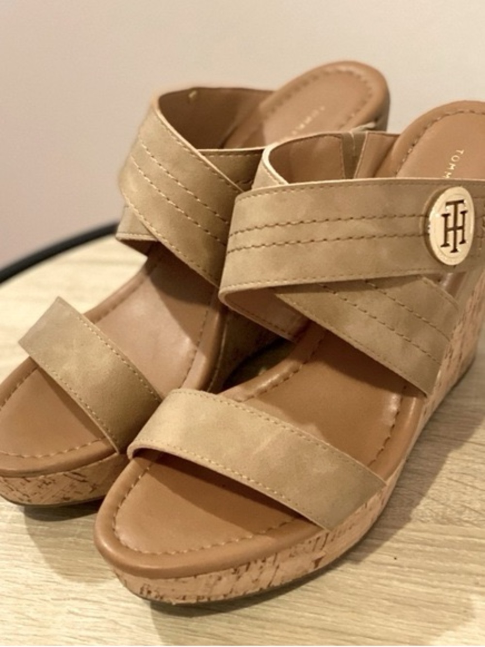 Tommy Hiliger Cork Wedge Heel, Suede Straps. Size 81/2 grey6